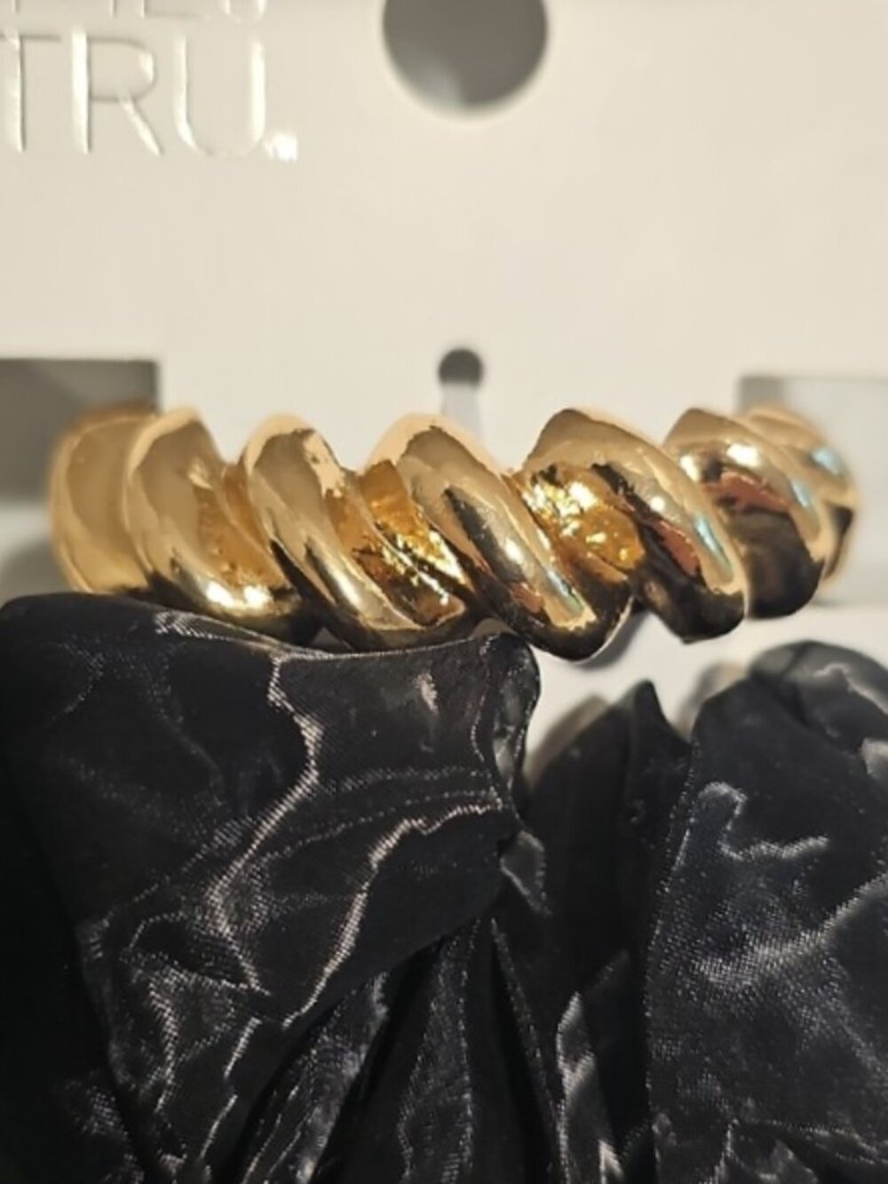 Time and Tru Hair Cuff Set Black Scrunchie and Elastic Tie w/Goldtone Accent New